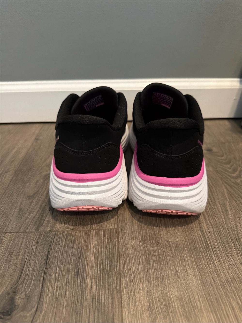 Skechers Max Cushioning Endeavour Cardova Shoes Women's‎ Black/Pink Slip-ins EUC - Picture 4 of 7